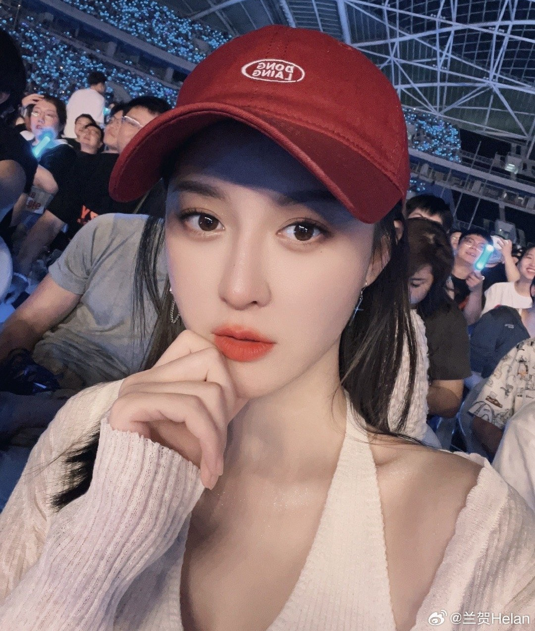 Nhậm Gia Luân im lặng trước thông tin ngoại tình với người mẫu Lan Hạ nhiều lần. Nhậm Gia Luân im lặng trước thông tin ngoại tình với người mẫu Lan Hạ nhiều lần.