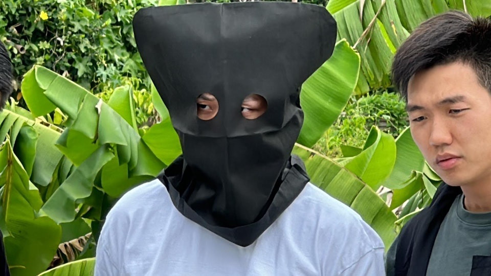 Nam diễn viên Trịnh Tuyển Hy bị bắt vì trước đó liên tục mở các buổi livestream chia sẻ về cách giao dịch tiền ảo.