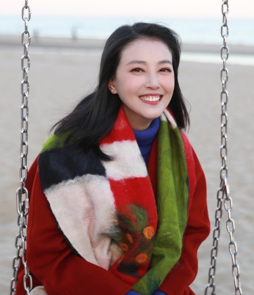 Ngoài ra, Châu Hải My từng được nhiều đại gia vung tiền theo đuổi. Nữ diễn viên cũng có vài cuộc tình ngắn ngủi nhưng không tìm thấy người thực sự đồng điệu với mình. Châu Hải My cũng hẹn hò với giám đốc ATV Chu Gia Văn năm 2002.