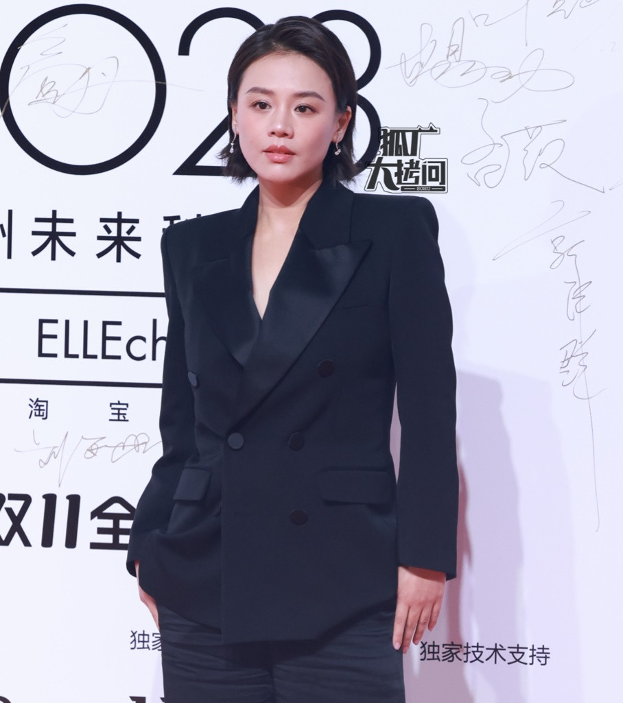 Ngày 3/11, Sohu đưa tin tạp chí thời trang Elle tổ chức sự kiện Thịnh điển cuối năm tại Hàng Châu, Trung Quốc với sự tham gia của hàng trăm nghệ sĩ nổi tiếng bậc nhất giới giải trí Hoa ngữ như Địch Lệ Nhiệt Ba, Cổ Lực Na Trát, Đổng Khiết, Lưu Thi Thi, Châu Dã, Na Nhiên, Chúc Tự Đan, Chung Sở Hy, Quan Hiểu Đồng, Trương Vũ Kỳ, Trương Hinh Dư, Châu Đông Vũ, Tống Thiến, Cung Tuấn, Lý Hiện, Lưu Hạo Nhiên, Ngụy Đại Huân, Mã Tư Thuần... Ngày 3/11, Sohu đưa tin tạp chí thời trang Elle tổ chức sự kiện Thịnh điển cuối năm tại Hàng Châu, Trung Quốc với sự tham gia của hàng trăm nghệ sĩ nổi tiếng bậc nhất giới giải trí Hoa ngữ như Địch Lệ Nhiệt Ba, Cổ Lực Na Trát, Đổng Khiết, Lưu Thi Thi, Châu Dã, Na Nhiên, Chúc Tự Đan, Chung Sở Hy, Quan Hiểu Đồng, Trương Vũ Kỳ, Trương Hinh Dư, Châu Đông Vũ, Tống Thiến, Cung Tuấn, Lý Hiện, Lưu Hạo Nhiên, Ngụy Đại Huân, Mã Tư Thuần...