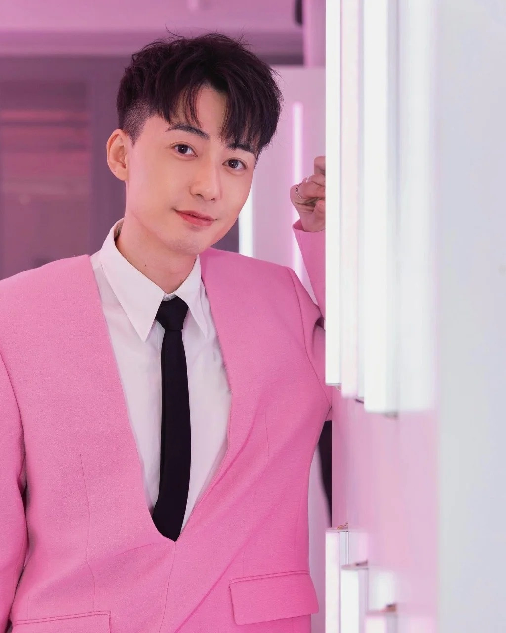 Bạn bè và công chúng bàng hoàng trước sự ra đi của Lâm Hạo Đình. Bạn bè và công chúng bàng hoàng trước sự ra đi của Lâm Hạo Đình.