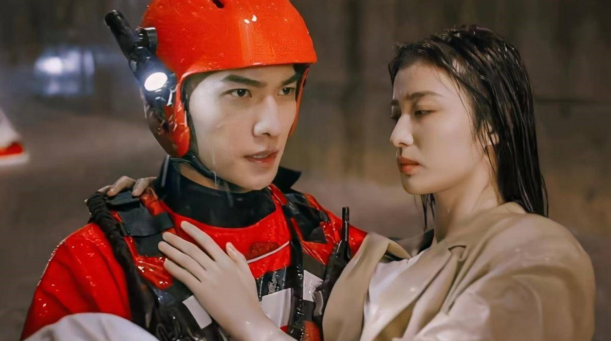 Phim Khói lửa nhân gian của tôi lấy đề tài tình yêu của lính cứu hỏa và bác sĩ, nhưng không được đánh giá cao về nội dung vì cách xây dựng nhân vật kém, nam chính làm màu, nữ chính vô ơn. Phim Khói lửa nhân gian của tôi lấy đề tài tình yêu của lính cứu hỏa và bác sĩ, nhưng không được đánh giá cao về nội dung vì cách xây dựng nhân vật kém, nam chính làm màu, nữ chính vô ơn.