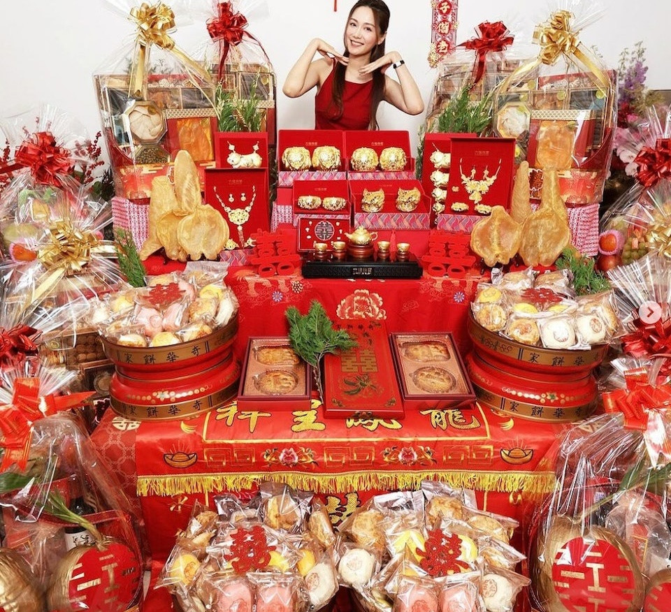 Mã Quốc Minh và Thang Lạc Văn tất bật chuẩn bị hôn lễ.