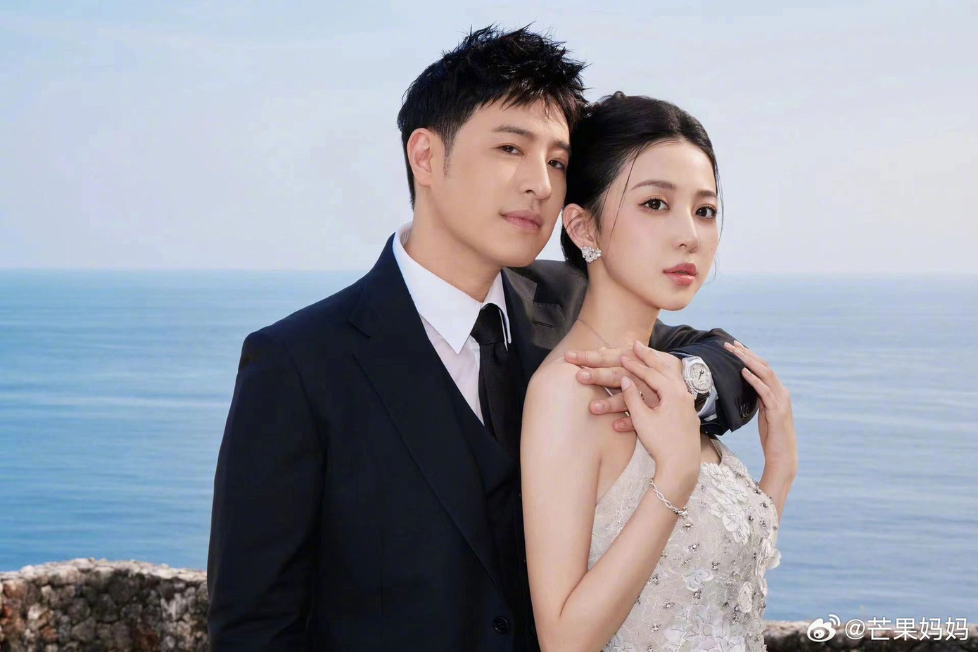 Phan Vỹ Bá và Luna Tuyên Vân hạnh phúc trong ngày cưới, sau 3 năm chính thức trở thành vợ chồng. Phan Vỹ Bá và Luna Tuyên Vân hạnh phúc trong ngày cưới, sau 3 năm chính thức trở thành vợ chồng.