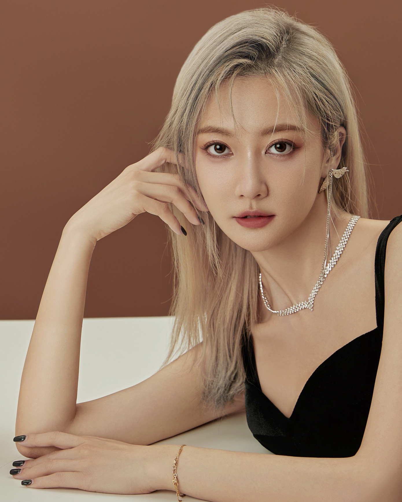 Nữ diễn viên trẻ Dư Nguyệt bị quấy rối tình dục, ngăn chặn sự nghiệp. Nữ diễn viên trẻ Dư Nguyệt bị quấy rối tình dục, ngăn chặn sự nghiệp.