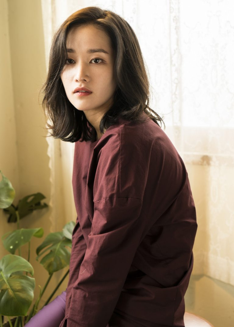 Sang tác phẩm thứ 2 - The Call, Jeon Jong Seo chỉ đóng vai phụ nhưng gây ấn tượng mạnh với màn biến đổi tâm lý đa dạng khi vào vai phù thủy Oh Young Sook. Lúc đầu, nhân vật này là nạn nhân, bị ảnh hưởng bởi người mẹ cuồng tín, nhưng sau đó, Young Sook dần bộc lộ bộ mặt đáng sợ của kẻ sát nhân khát máu. Diễn xuất của Jeon Jong Seo khi thủ vai một nhân vật với tính cách chống đối xã hội xuất sắc tới mức lấn át cả nữ chính Park Shin Hye. Sang tác phẩm thứ 2 - The Call, Jeon Jong Seo chỉ đóng vai phụ nhưng gây ấn tượng mạnh với màn biến đổi tâm lý đa dạng khi vào vai phù thủy Oh Young Sook. Lúc đầu, nhân vật này là nạn nhân, bị ảnh hưởng bởi người mẹ cuồng tín, nhưng sau đó, Young Sook dần bộc lộ bộ mặt đáng sợ của kẻ sát nhân khát máu. Diễn xuất của Jeon Jong Seo khi thủ vai một nhân vật với tính cách chống đối xã hội xuất sắc tới mức lấn át cả nữ chính Park Shin Hye.