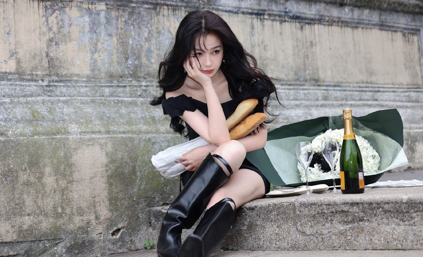 Ngu Thư Hân hiện là ngôi sao nổi tiếng bậc nhất trong lứa tiểu hoa đán sinh sau năm 1995.