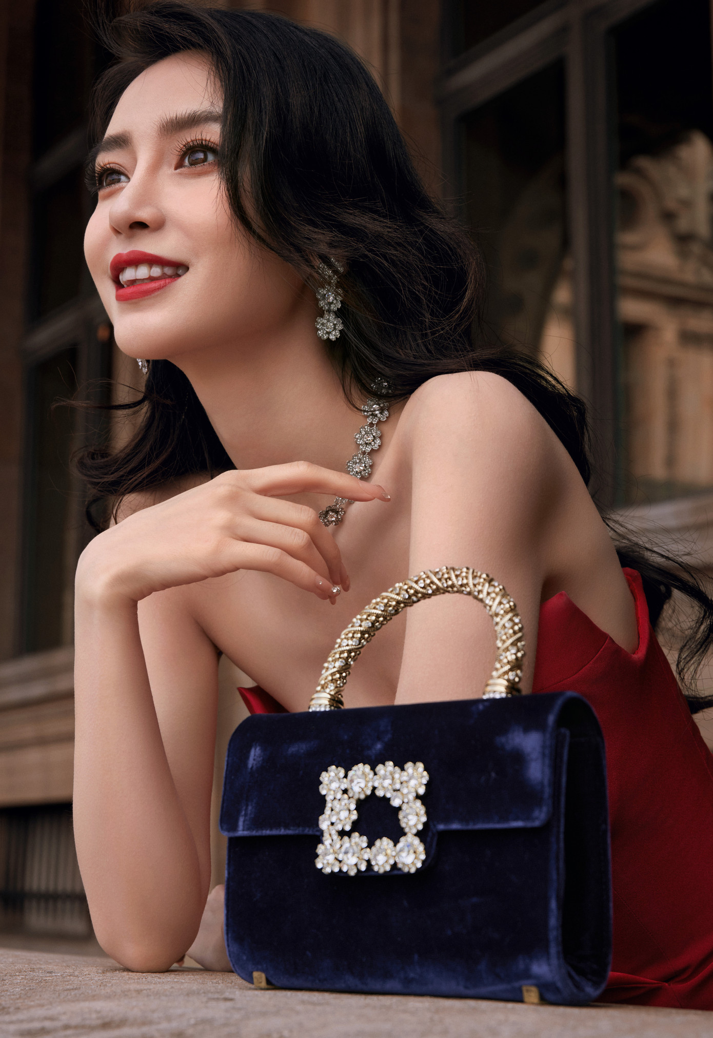 Angelababy sống xa hoa và giao thiệp với tầng lớp thượng lưu của Thượng Hải, Hong Kong (Trung Quốc). Angelababy sống xa hoa và giao thiệp với tầng lớp thượng lưu của Thượng Hải, Hong Kong (Trung Quốc).