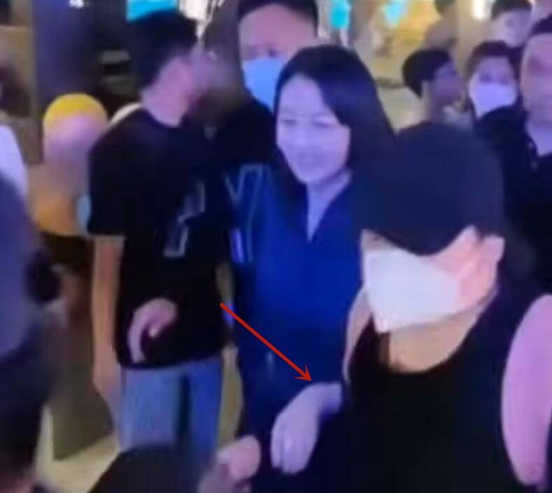 Những ngày cuối đời, Châu Hải My đã lộ sức khỏe kém, khuôn mặt sưng phù, đi cần người dìu.