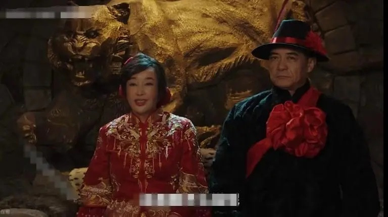 Lưu Hiểu Khánh bị đuổi khỏi giới giải trí vì thích đóng thiếu nữ ở tuổi U70.