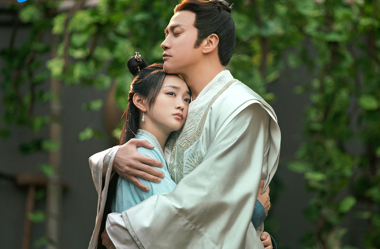 Hà Nhuận Đông - Hà Hoằng San: Cặp nghệ sĩ hơn kém nhau 12 tuổi đóng chung trong phim cổ trang Tuế tuế thanh liên. Về ngoại hình, họ không đẹp đôi, đặc biệt Hà Nhuận Đông thường gọi nhân vật của Hà Hoằng San là "tiểu nha đầu" khiến người xem khó chịu. Bộ phim chưa mở điểm đánh giá, nhưng nhận được rất nhiều 1 sao trên Douban. Hà Nhuận Đông - Hà Hoằng San: Cặp nghệ sĩ hơn kém nhau 12 tuổi đóng chung trong phim cổ trang Tuế tuế thanh liên. Về ngoại hình, họ không đẹp đôi, đặc biệt Hà Nhuận Đông thường gọi nhân vật của Hà Hoằng San là "tiểu nha đầu" khiến người xem khó chịu. Bộ phim chưa mở điểm đánh giá, nhưng nhận được rất nhiều 1 sao trên Douban.