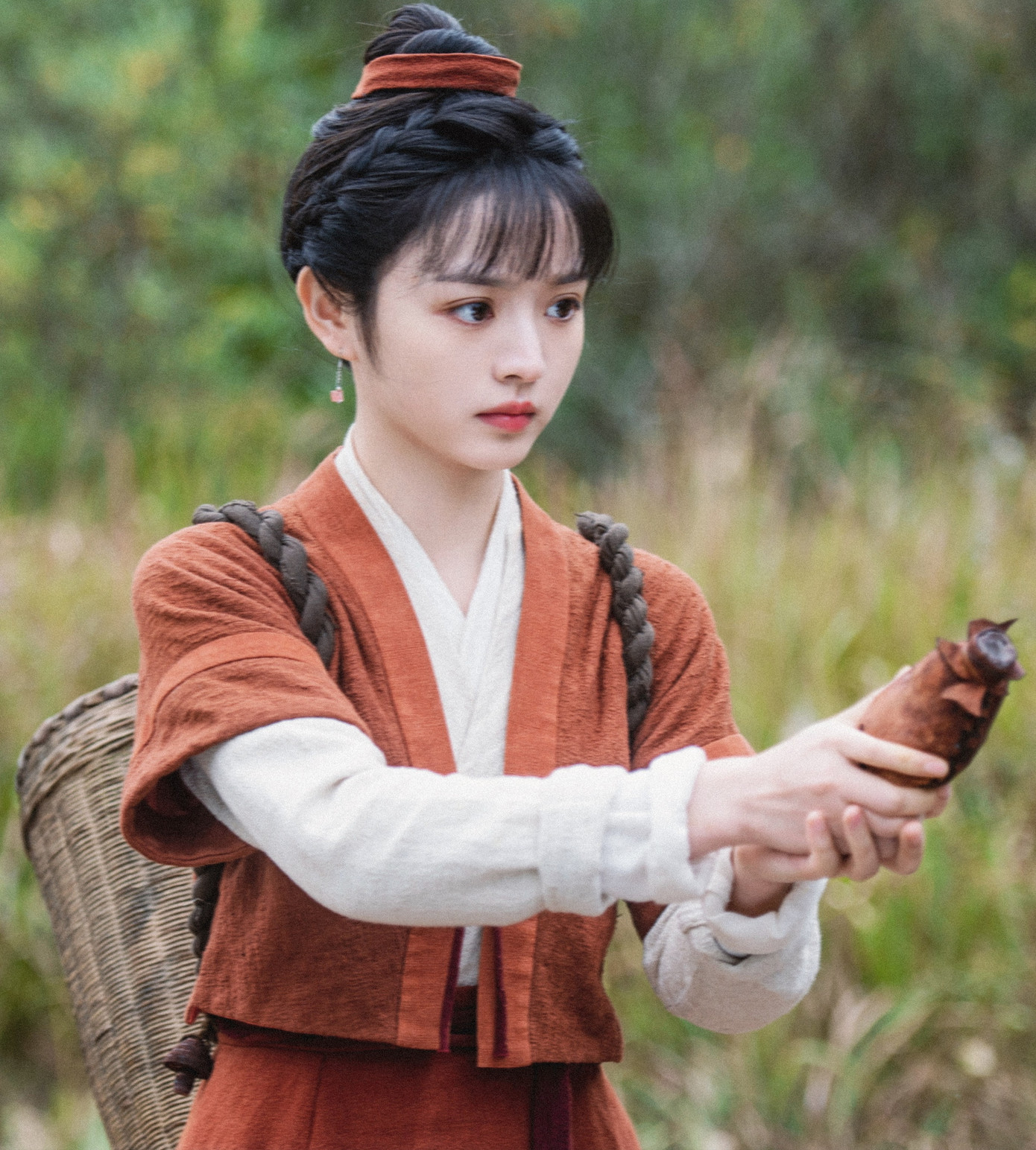 Ngày 23/10, QQ đưa tin chỉ số truyền thông của Điền Hi Vi với vai diễn Liên Mạn Nhi trong phim Điền canh kỷ đạt trên 9 điểm. Đồng thời, các chỉ số về lượng người xem, nhiệt độ thảo luận của khán giả với bộ phim cũng đứng top đầu trong các dự án phim chiếu mạng. Điền canh kỷ chỉ là dự án nhỏ với kinh phí không cao, song đã đem lại nhiều thành tích tốt. Trong đó, vẻ ngoài xinh xắn ngọt ngào và diễn xuất tự nhiên của Điền Hi Vi chinh phục người xem.