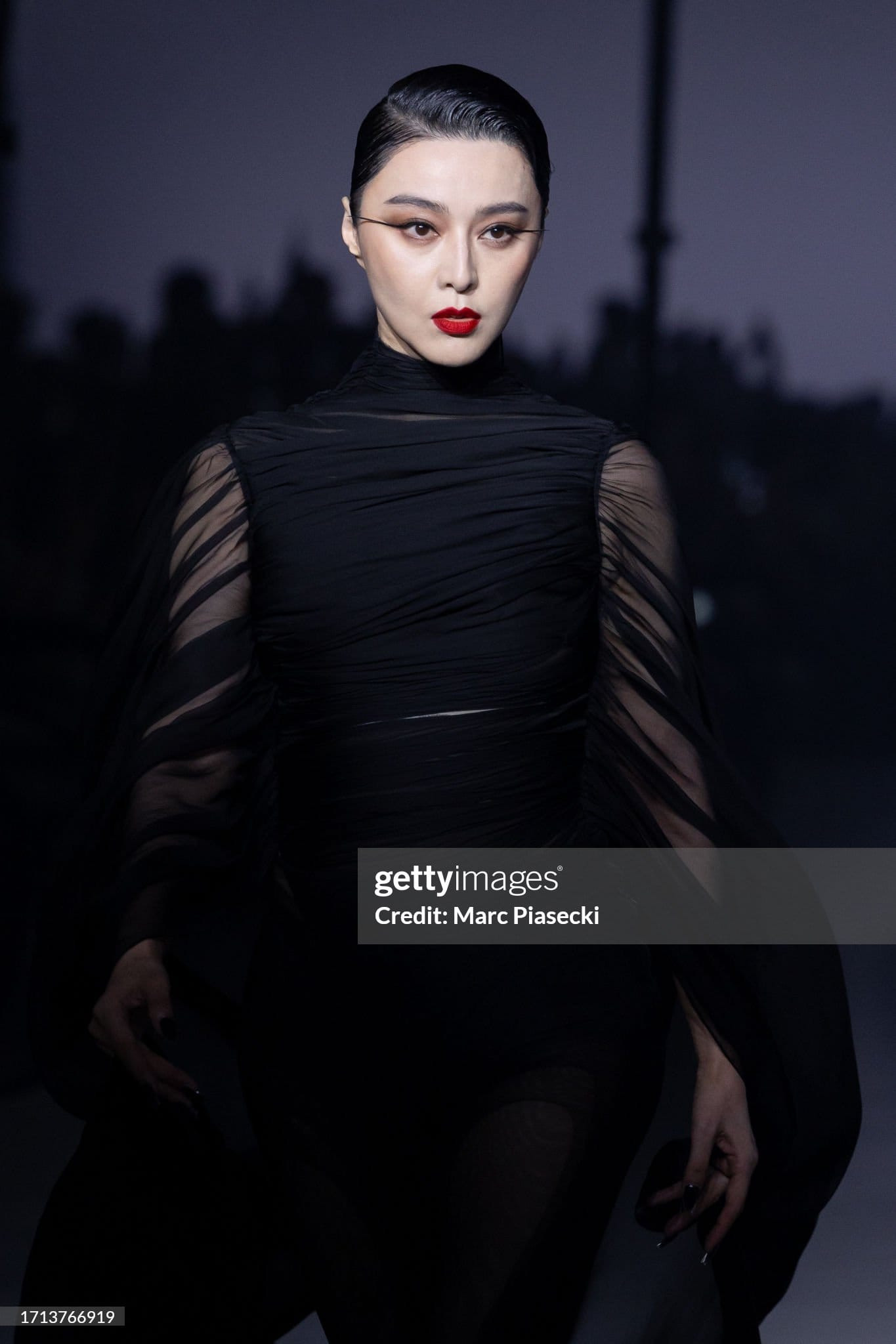 Phạm Băng Băng tự tin sải bước trên sàn diễn thời trang quốc tế. Phạm Băng Băng tự tin sải bước trên sàn diễn thời trang quốc tế.