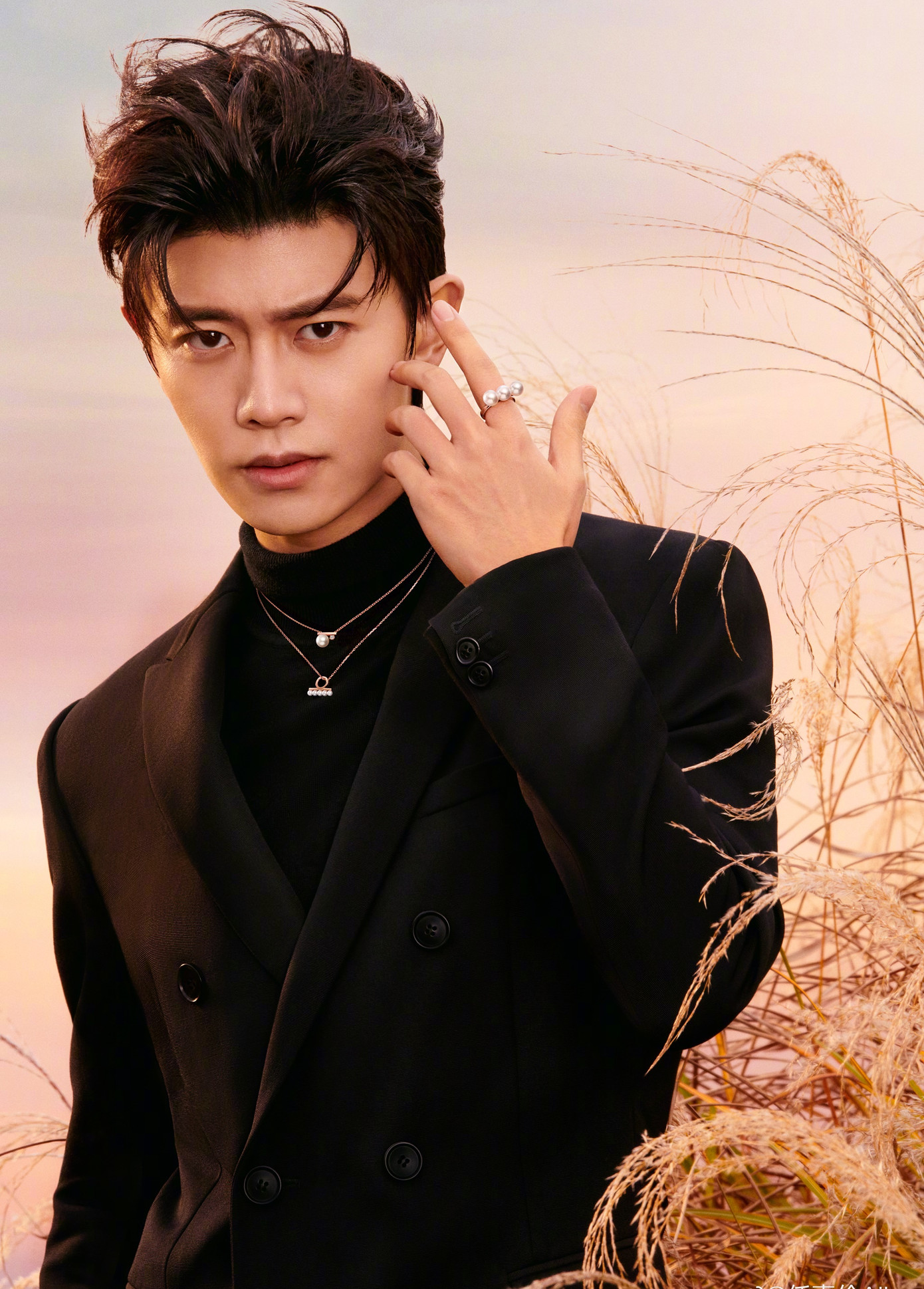 Việc Nhậm Gia Luân bị tố ngoại tình gây chấn động mạng xã hội Trung Quốc và trở thành chủ đề nóng nhất trên Weibo. Việc Nhậm Gia Luân bị tố ngoại tình gây chấn động mạng xã hội Trung Quốc và trở thành chủ đề nóng nhất trên Weibo.