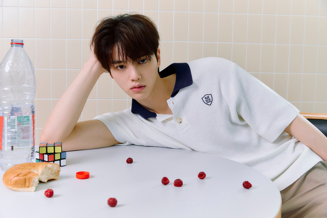 Theo Song Kang, Sweet Home 2 là dự án cuối cùng của nam diễn viên trước khi nhập ngũ. Thành tích tốt của hai phim giúp Song Kang hâm nóng tên tuổi khi sẽ vắng bóng trên màn ảnh gần hai năm. Bên cạnh đó, người hâm mộ kỳ vọng Song Kang tiến bộ trong diễn xuất, sau thời gian thực hiện nghĩa vụ quân sự bởi ngoại hình chỉ là yếu tố đầu tiên thu hút khán giả, điều níu kéo người xem ở lại vẫn là diễn xuất của nghệ sĩ.