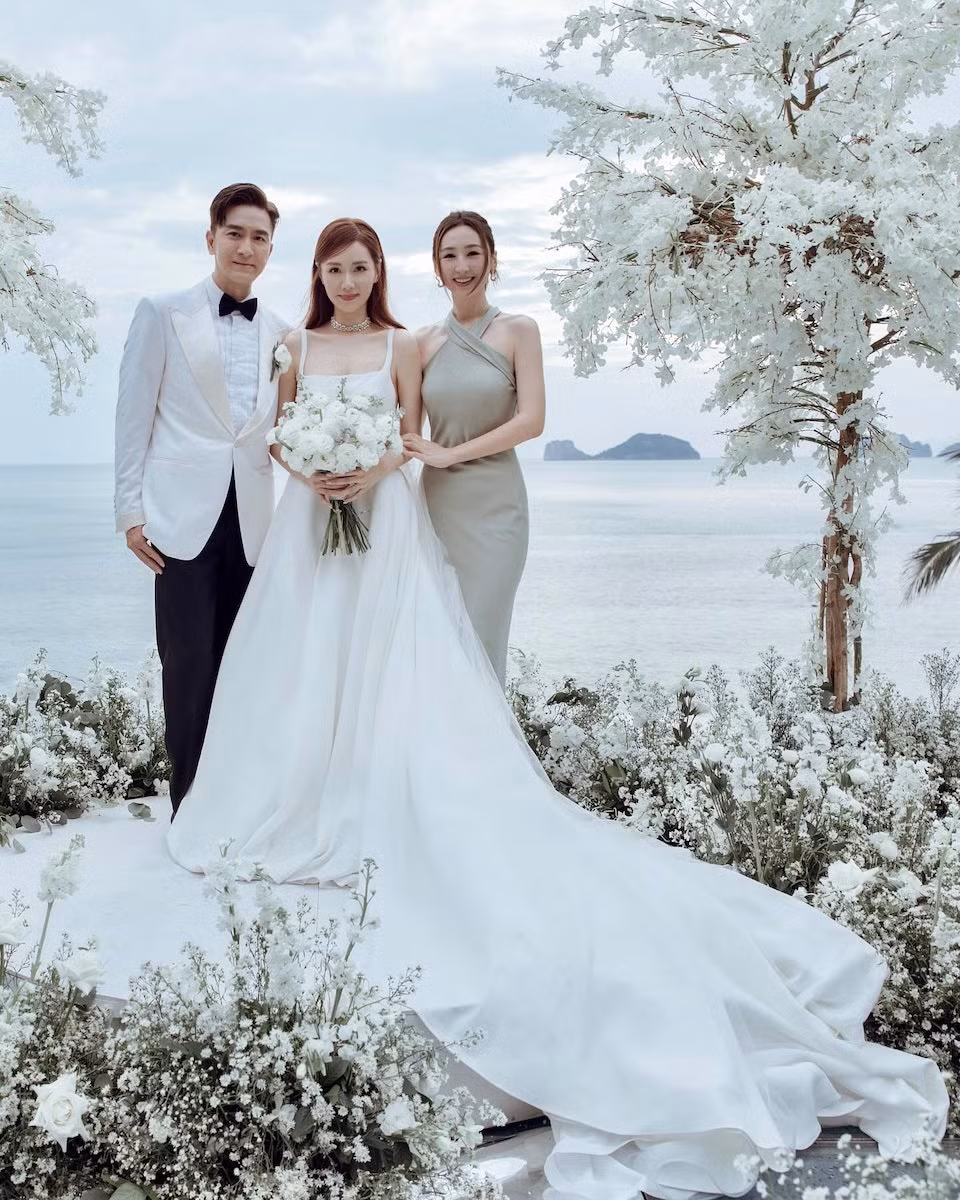 Cao Hải Ninh là người bắt được hoa cưới trong buổi lễ. Trước đó, cô cũng là một trong các phù dâu xinh đẹp của Thang Lạc Văn. Cô chia sẻ: "Một lần nữa xin chúc mừng hôn lễ thật đẹp, thật ngọt ngào và vui vẻ". Cao Hải Ninh cho biết thêm cô từng từ chối nhận hoa vì chưa có bạn trai. Song, cô dâu Thang Lạc Văn đã thuyết phục nữ diễn viên, hy vọng cô sớm tìm được tình yêu của mình.
