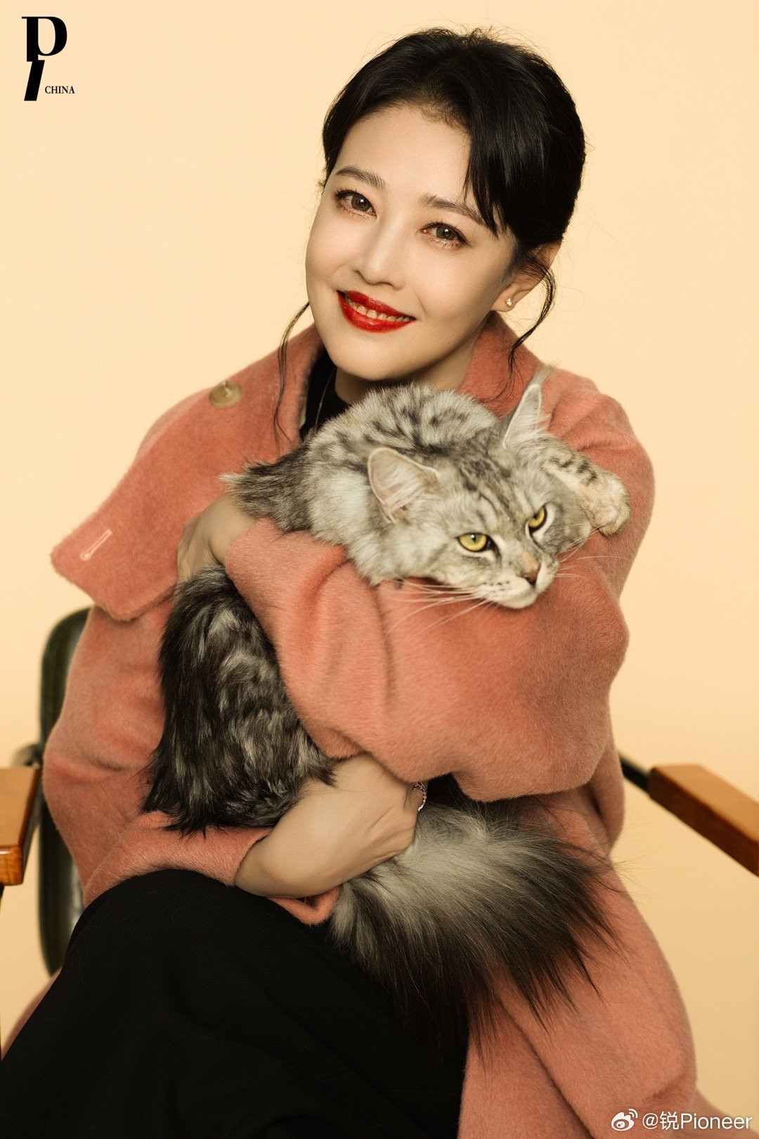 Châu Hải My khoe nhan sắc trẻ trung trong bộ ảnh cuối cùng. Cô còn chụp cùng những chú thú cưng đáng yêu. Ảnh: Pioneer. Châu Hải My khoe nhan sắc trẻ trung trong bộ ảnh cuối cùng. Cô còn chụp cùng những chú thú cưng đáng yêu. Ảnh: Pioneer.