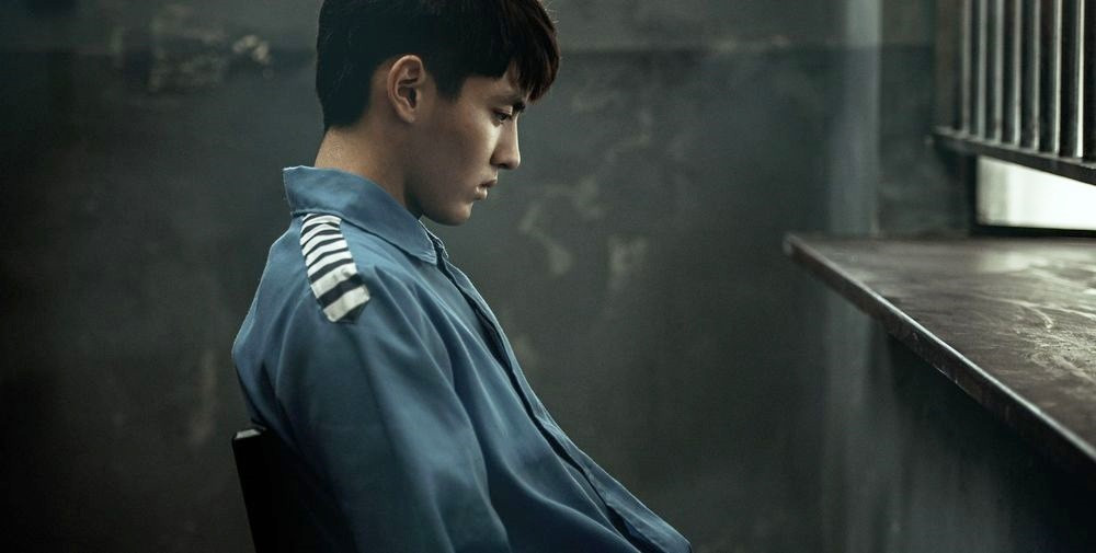 Ngô Diệc Phàm làm trong xưởng may của nhà tù. Ngô Diệc Phàm làm trong xưởng may của nhà tù.