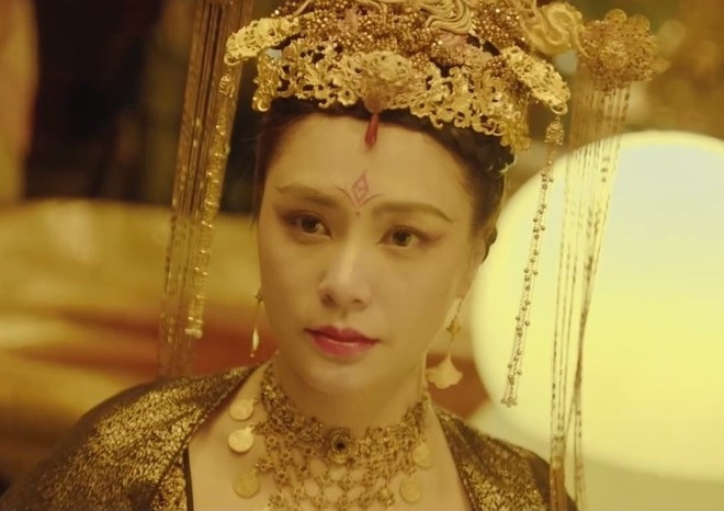 Chung Hân Đồng bị chê là &quot;Đát Kỷ béo nhất màn ảnh&quot; vì nhận lời đóng phim khi cơ thể đang ở trạng thái không tốt.