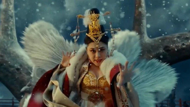 Chung Hân Đồng bị chê là &quot;Đát Kỷ béo nhất màn ảnh&quot; vì nhận lời đóng phim khi cơ thể đang ở trạng thái không tốt.