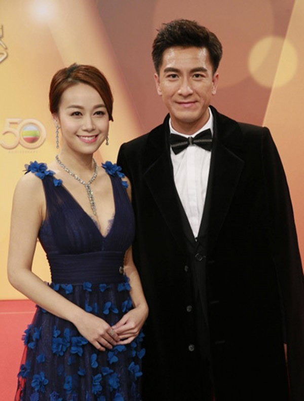 Hoàng Tâm Dĩnh trong ngày cưới. Tài tử Mã Quốc Minh gửi lời chúc mừng đến bạn gái cũ.