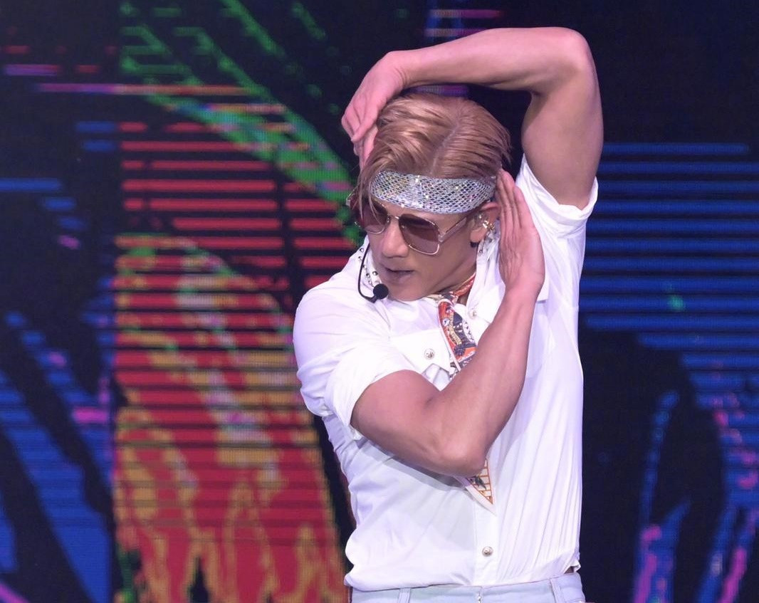 Khán giả không thể vào xem buổi biểu diễn của Quách Phú Thành và đòi trả lại tiền vé. Khán giả không thể vào xem buổi biểu diễn của Quách Phú Thành và đòi trả lại tiền vé.