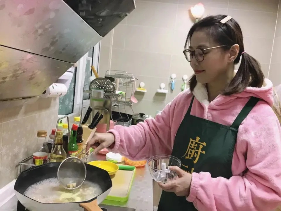 Châu Hải My sống tiết kiệm, song cô xây nhà tắm, khu vui chơi cho thú cưng. Châu Hải My sống tiết kiệm, song cô xây nhà tắm, khu vui chơi cho thú cưng.