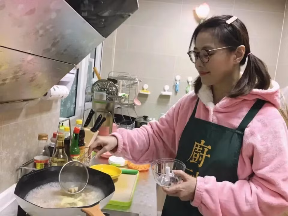 Châu Hải My sống tiết kiệm, song cô xây nhà tắm, khu vui chơi cho thú cưng. Châu Hải My sống tiết kiệm, song cô xây nhà tắm, khu vui chơi cho thú cưng.