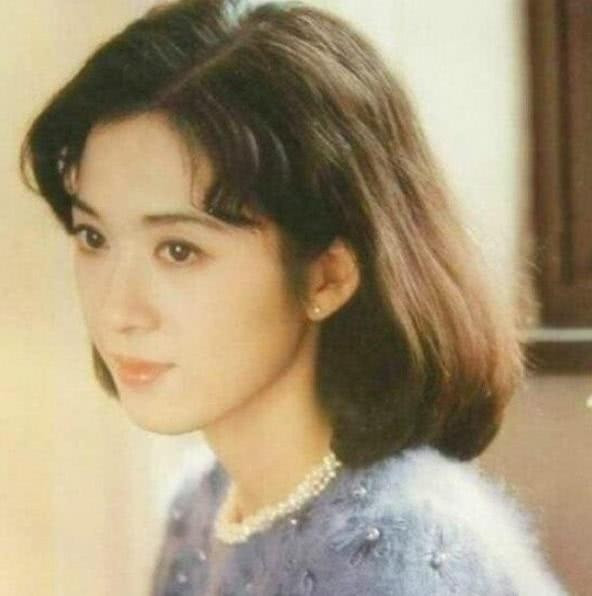 Phó Nghệ Vỹ là mỹ nhân nổi bật của giới giải trí Hoa ngữ. Tuy nhiên, cuộc đời của cô gặp nhiều thăng trầm. Phó Nghệ Vỹ là mỹ nhân nổi bật của giới giải trí Hoa ngữ. Tuy nhiên, cuộc đời của cô gặp nhiều thăng trầm.