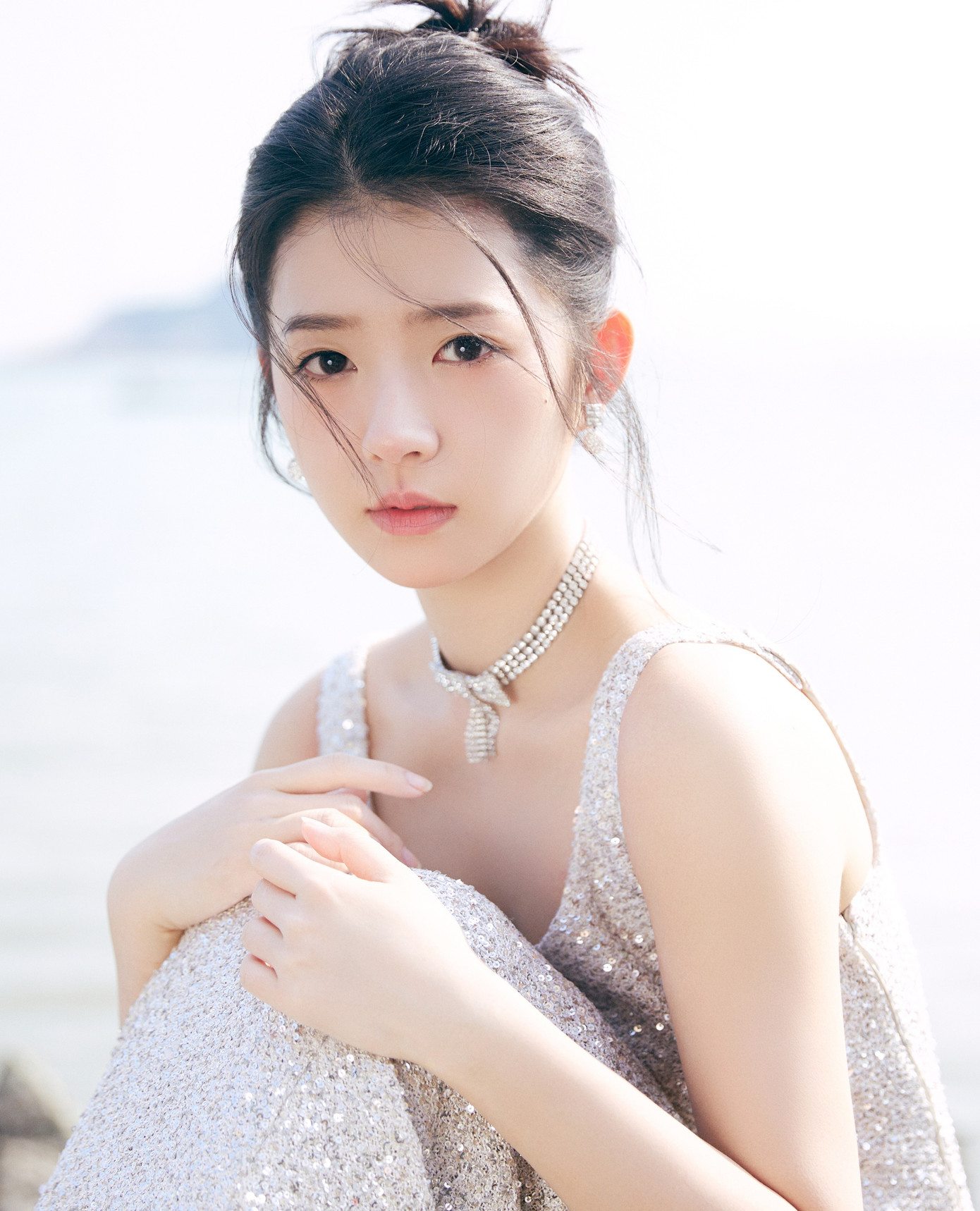 Hà Lam Đậu vụt sáng thành ngôi sao trẻ đầy triển vọng với vai diễn công chúa Dương Doanh dễ thương, mạnh mẽ.