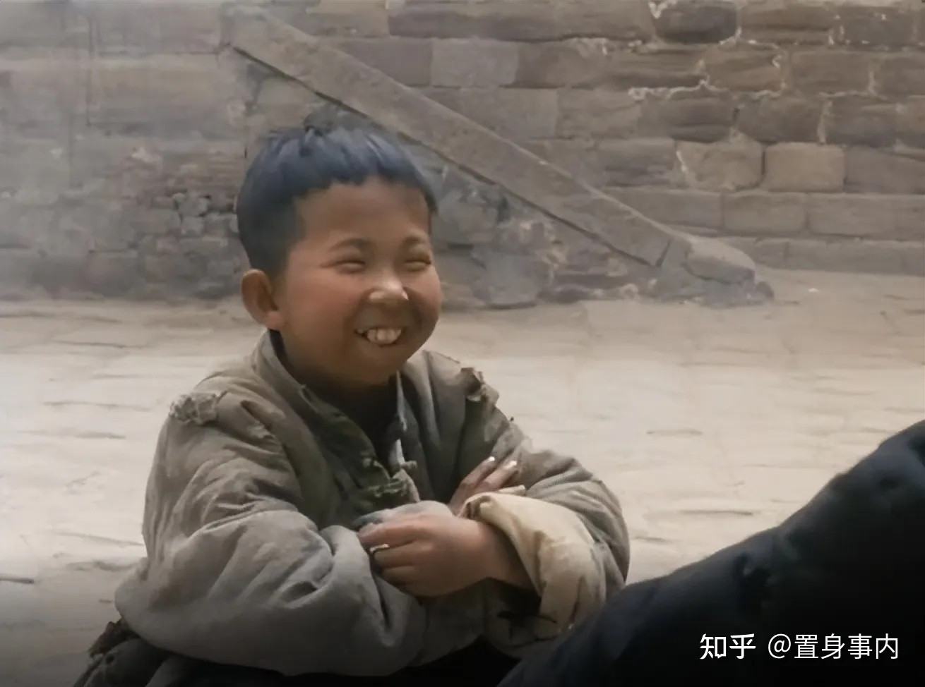 Cự Hưng Mậu chuyên trị các vai diễn xấu xí, ngoại hình đặc biệt trên màn ảnh.