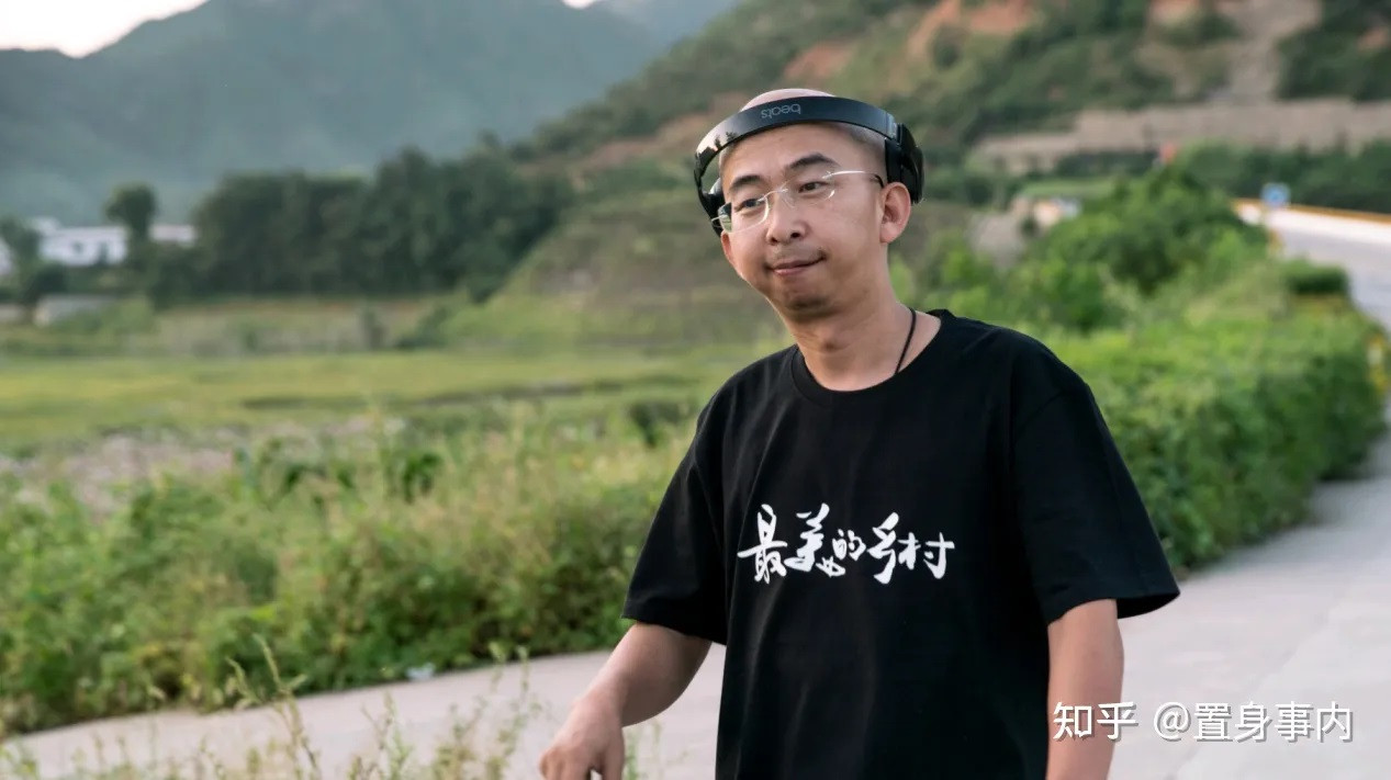 Nam diễn viên hạnh phúc bên người vợ đẹp kém 14 tuổi.