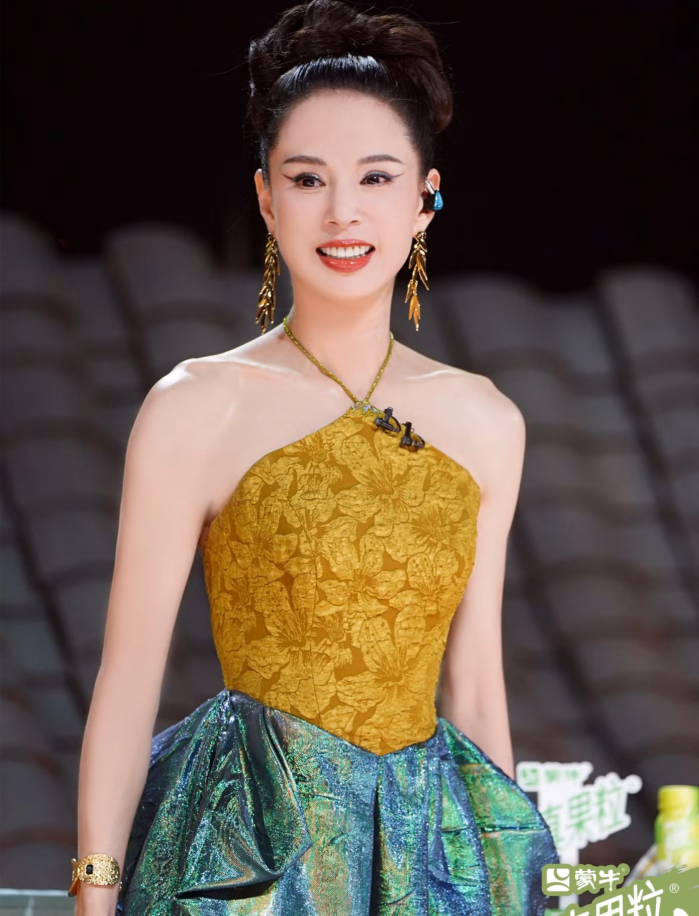 Lý Nhược Đồng với nhan sắc thách thức thời gian ở tuổi 57. Lý Nhược Đồng với nhan sắc thách thức thời gian ở tuổi 57.