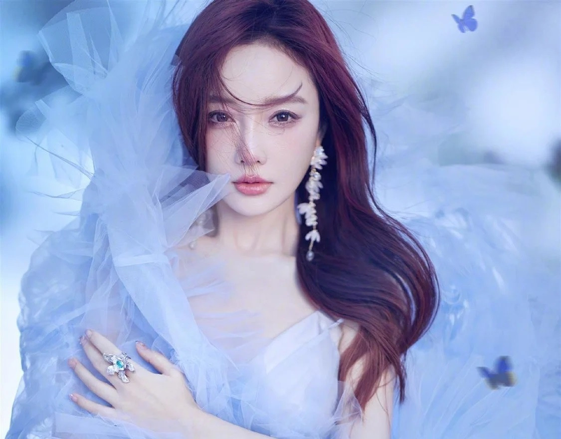 Lý Tiểu Lộ xuất thân từ gia đình có điều kiện, cô cũng có khiếu kinh doanh.