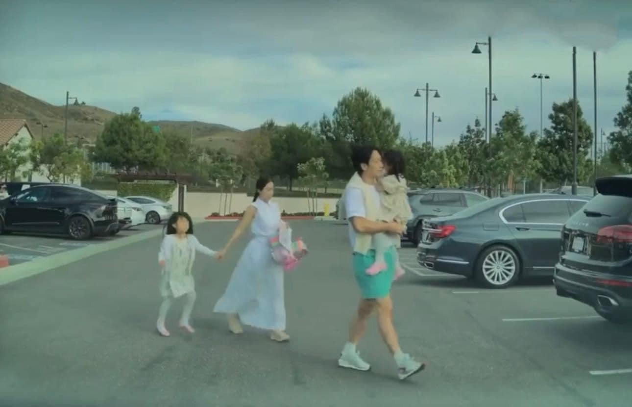 Vợ chồng Kim Tae Hee - Bi Rain cho các con theo học tại Mỹ. Vợ chồng Kim Tae Hee - Bi Rain cho các con theo học tại Mỹ.