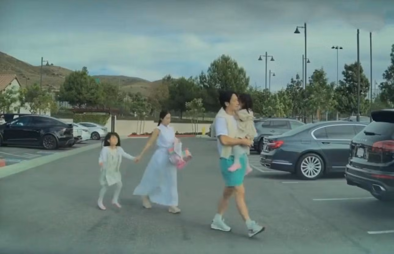Vợ chồng Kim Tae Hee - Bi Rain cho các con theo học tại Mỹ. Vợ chồng Kim Tae Hee - Bi Rain cho các con theo học tại Mỹ.