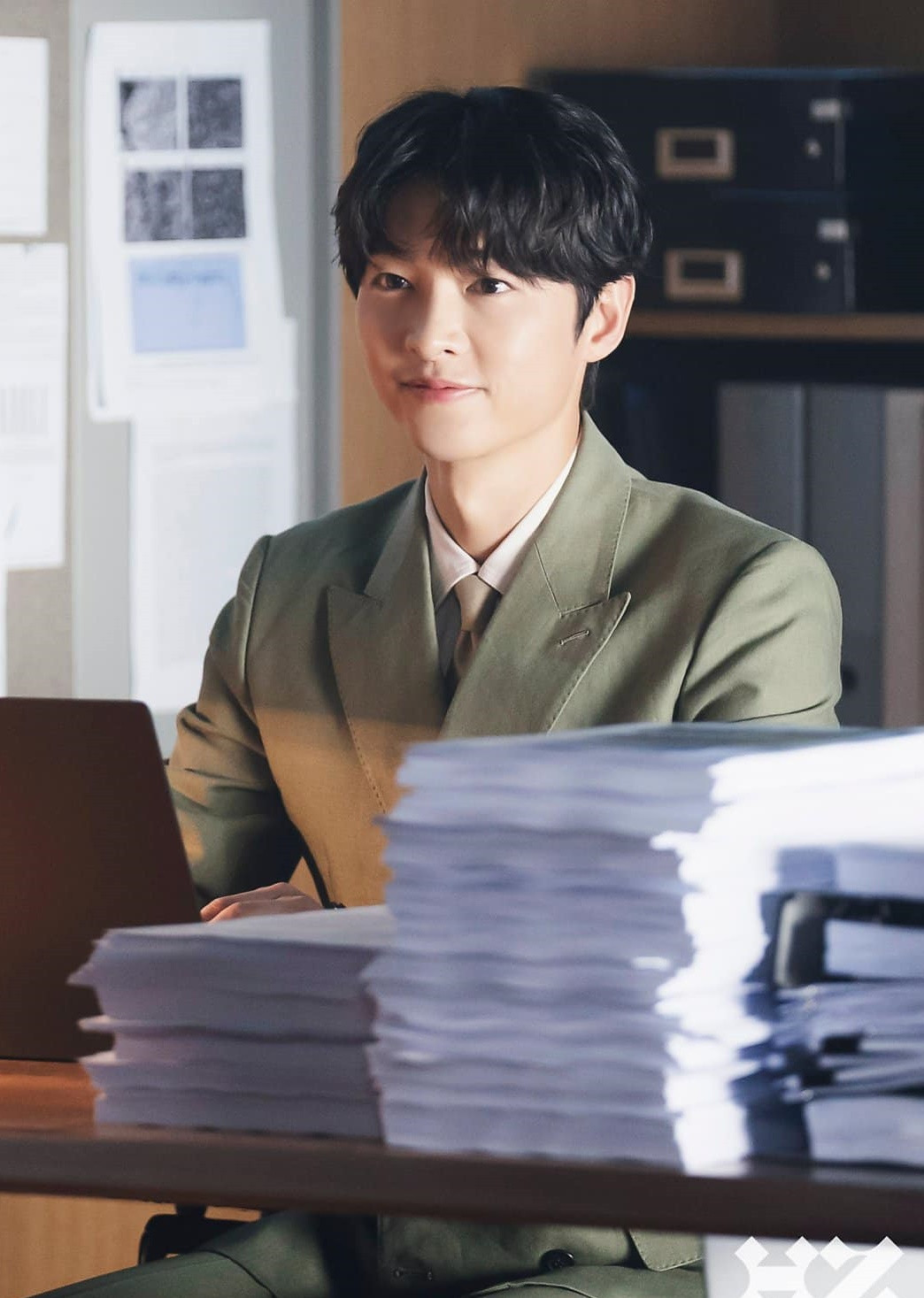 Hình ảnh của Song Joong Ki bị tụt dốc khiến mỗi lời nói, hành động đều bị hiểu theo nghĩa tiêu cực. Hình ảnh của Song Joong Ki bị tụt dốc khiến mỗi lời nói, hành động đều bị hiểu theo nghĩa tiêu cực.