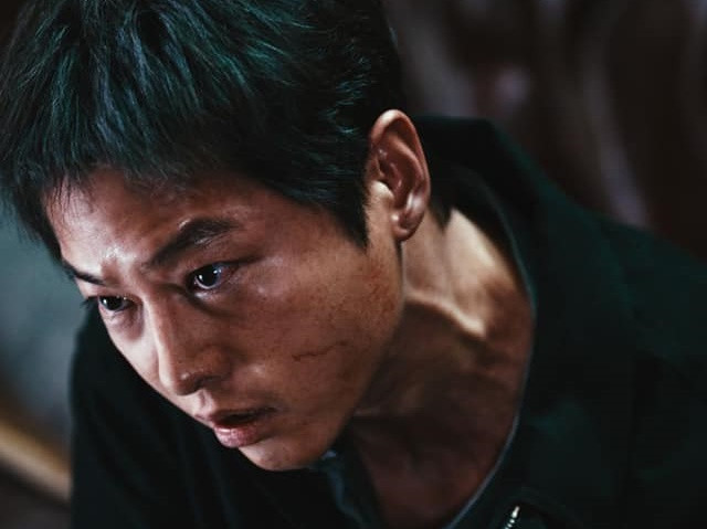 Song Joong Ki chịu khó vào nhiều dạng vai khác nhau, nhưng diễn xuất vẫn chưa được cải thiện. Song Joong Ki chịu khó vào nhiều dạng vai khác nhau, nhưng diễn xuất vẫn chưa được cải thiện.