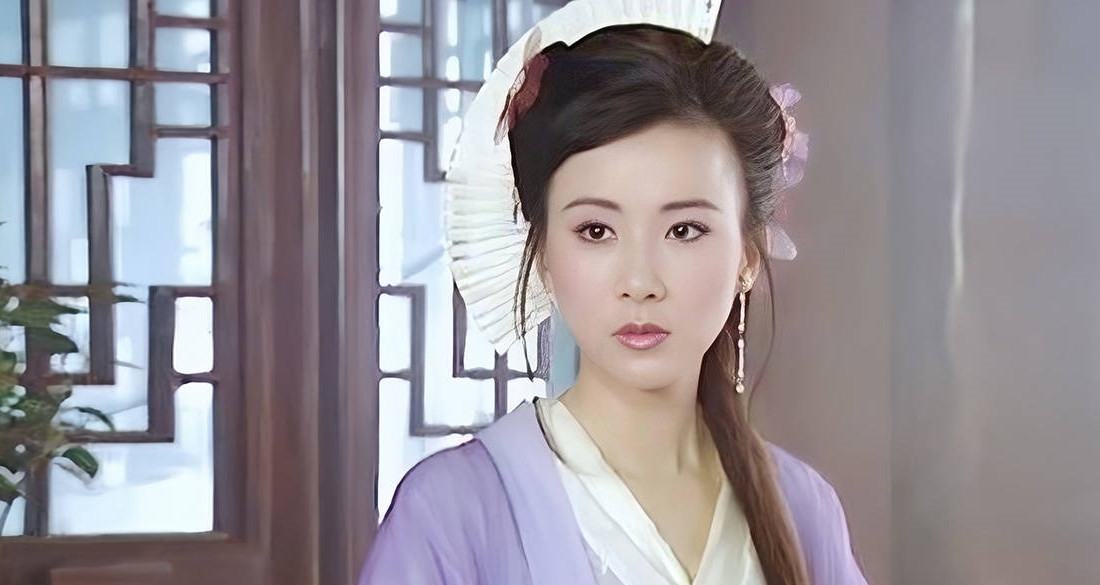 Theo Sohu, Tiêu Tường thực sự đã thể hiện hoàn hảo vai diễn "đệ nhất mỹ nhân giới võ lâm" Lâm Thi Âm trong Tiểu Lý Phi Đao 1999. Ngoài đời, nữ diễn viên cũng được mệnh danh là Đệ nhất mỹ nữ Đài Loan. Tạo hình gắn cây quạt trên đầu của Tiêu Tường đến nay vẫn là một trong những tạo hình đẹp, gây ấn tượng nhất của phim cổ trang Trung Quốc. Tiêu Tường đã thể hiện rất tốt một đại mỹ nhân cổ điển dáng người yểu điệu, dịu dàng lại phóng khoáng. Khoảnh khắc khán giả nhìn vào đôi mắt trong veo của cô, họ như cảm nhận được hoàn cảnh đau khổ mà Lâm Thi Âm đang phải chịu đựng.