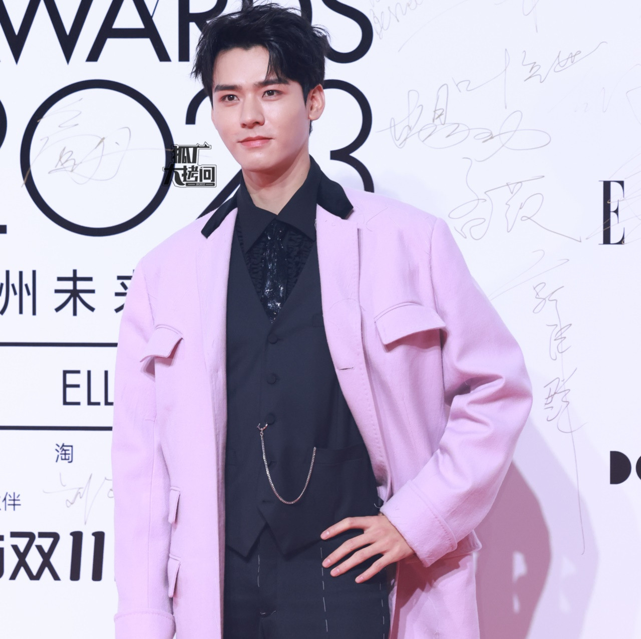 Sự kiện còn có sự góp mặt của các tài tử như Lý Hiện, Cung Tuấn và nhiều ngôi sao khác. Sự kiện còn có sự góp mặt của các tài tử như Lý Hiện, Cung Tuấn và nhiều ngôi sao khác.