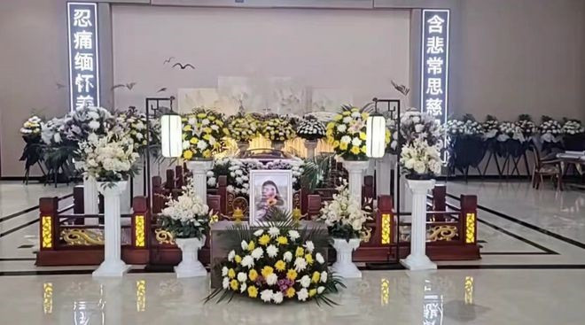 Hình ảnh được cho là lễ tang Châu Hải My, nhưng sau đó bị phát hiện làm giả. Hình ảnh được cho là lễ tang Châu Hải My, nhưng sau đó bị phát hiện làm giả.