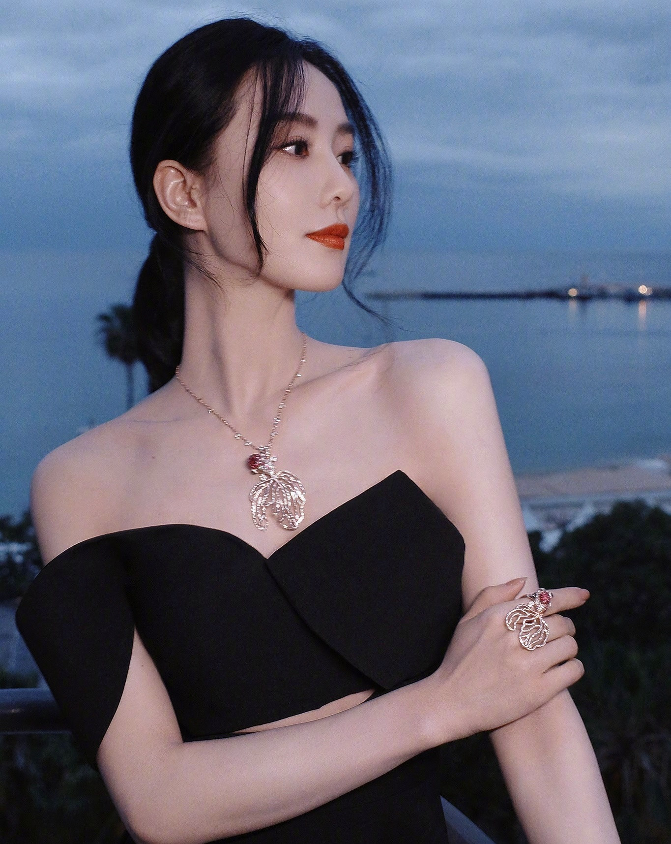 Lưu Thi Thi bị đánh giá là danh tiếng kém nhất trong nhóm tiểu hoa đán sinh sau năm 1985 gồm Triệu Lệ Dĩnh, Dương Mịch, Angelababy, Đường Yên, Lưu Diệc Phi.