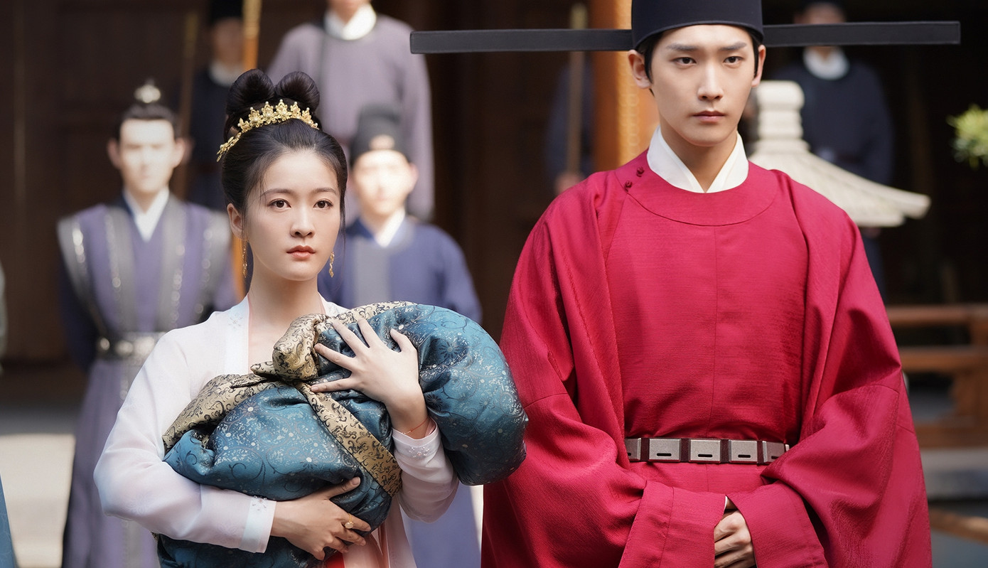 Trương Tuyết Nghênh - Hình Chiêu Lâm: Tác phẩm cổ trang Trạch quân ký chỉ nhận được 4,2/10 điểm chất lượng với những lời thoại sượng trân và các diễn xuất kém cỏi. Trong đó, có nhiều cảnh mô tả nhan sắc tuyệt đỉnh của nam chính, song Hình Chiêu Lâm ngoại hình bình thường, không phù hợp Trương Tuyết Nghênh - Hình Chiêu Lâm: Tác phẩm cổ trang Trạch quân ký chỉ nhận được 4,2/10 điểm chất lượng với những lời thoại sượng trân và các diễn xuất kém cỏi. Trong đó, có nhiều cảnh mô tả nhan sắc tuyệt đỉnh của nam chính, song Hình Chiêu Lâm ngoại hình bình thường, không phù hợp