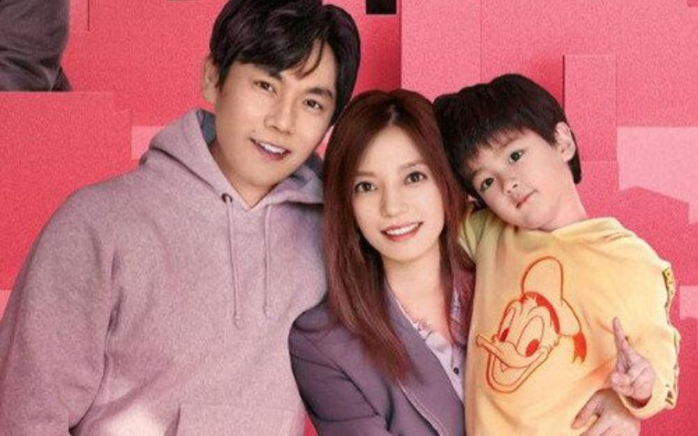 Hình ảnh Triệu Vy trong poster cũ của phim và cảnh cô bị AI thay mặt. Hình ảnh Triệu Vy trong poster cũ của phim và cảnh cô bị AI thay mặt.