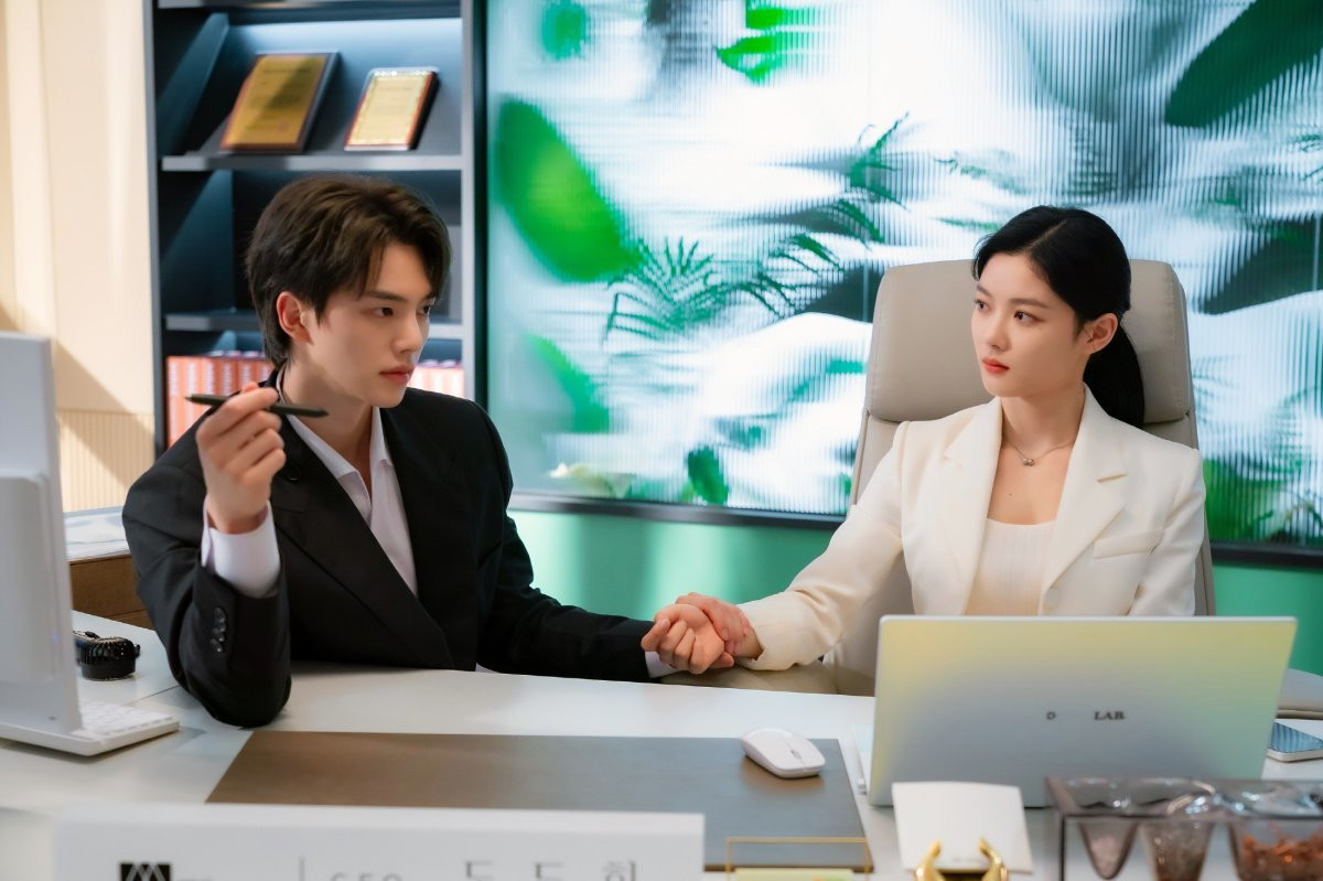 Cuộc sống kết hôn giả thú vị giữa chàng quỷ Jung Gu Won và tiểu thư kiêu kỳ Do Do Hee khiến người xem thích thú.