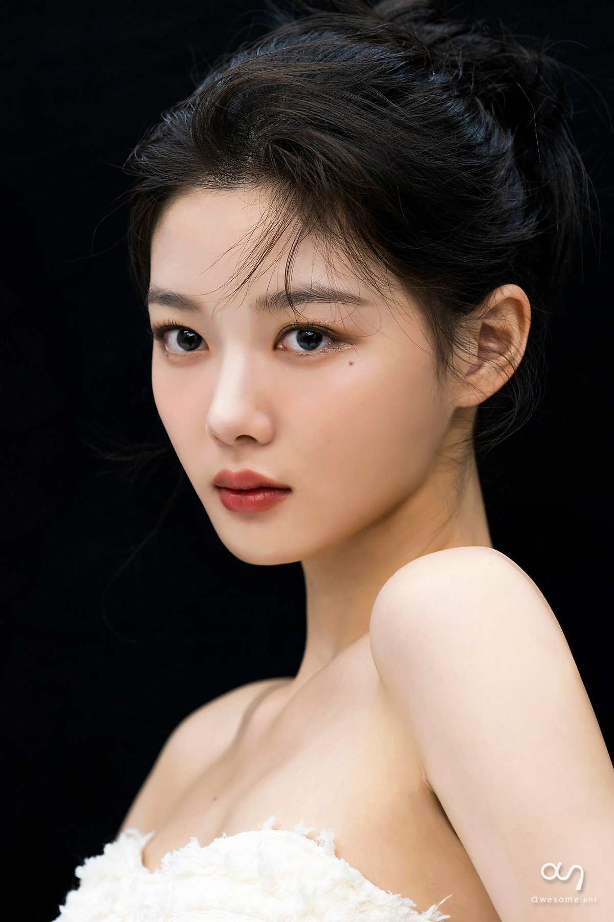 Kim Yoo Jung quyến rũ khi vào vai tiểu thư tài phiệt trong My Demon.