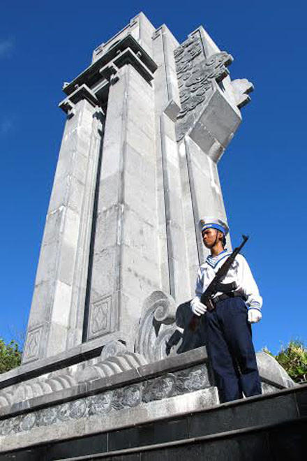 Xúc động tri ân các anh hùng liệt sĩ trên đảo Trường Sa ảnh 8