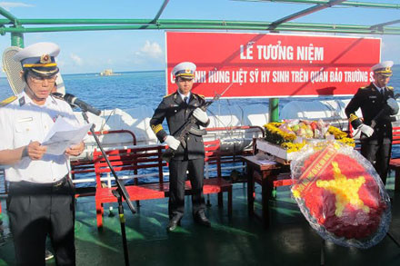 Xúc động tri ân các anh hùng liệt sĩ trên đảo Trường Sa ảnh 9