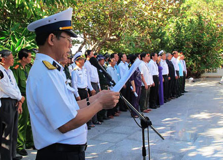 Xúc động tri ân các anh hùng liệt sĩ trên đảo Trường Sa ảnh 7