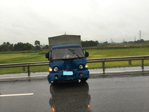 Nhật Tinh Anh gặp tai nạn giao thông khi đi diễn